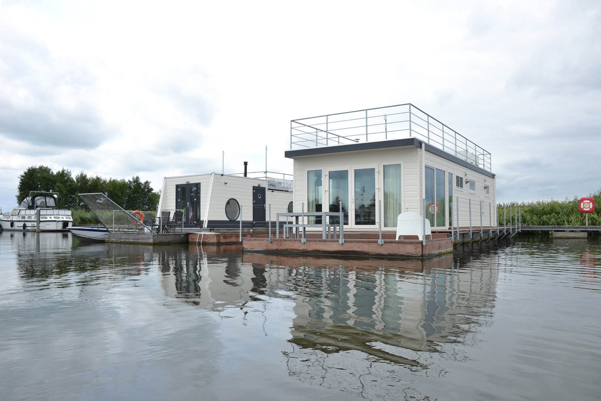 Aquacabin Kempers Watersport - Sleeping in the harbour Aalsmeer