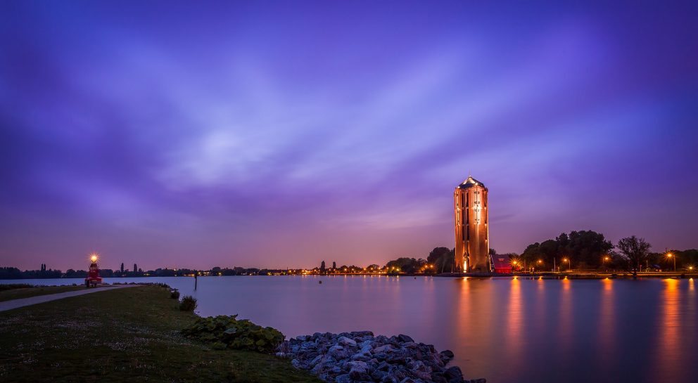 Westeinderplassen by night