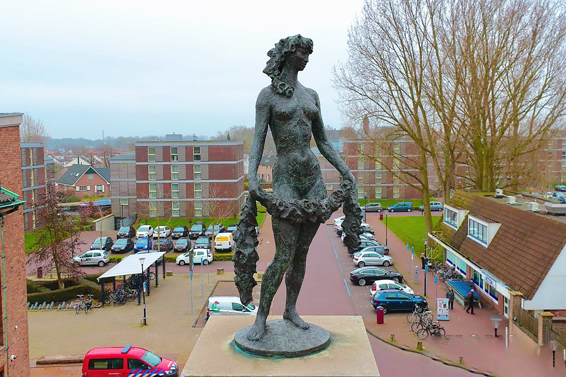 Standbeeld Flora op het Raadhuisplein in Aalsmeer
