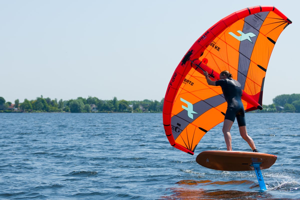 Wingfoilen op de Westeinderplassen