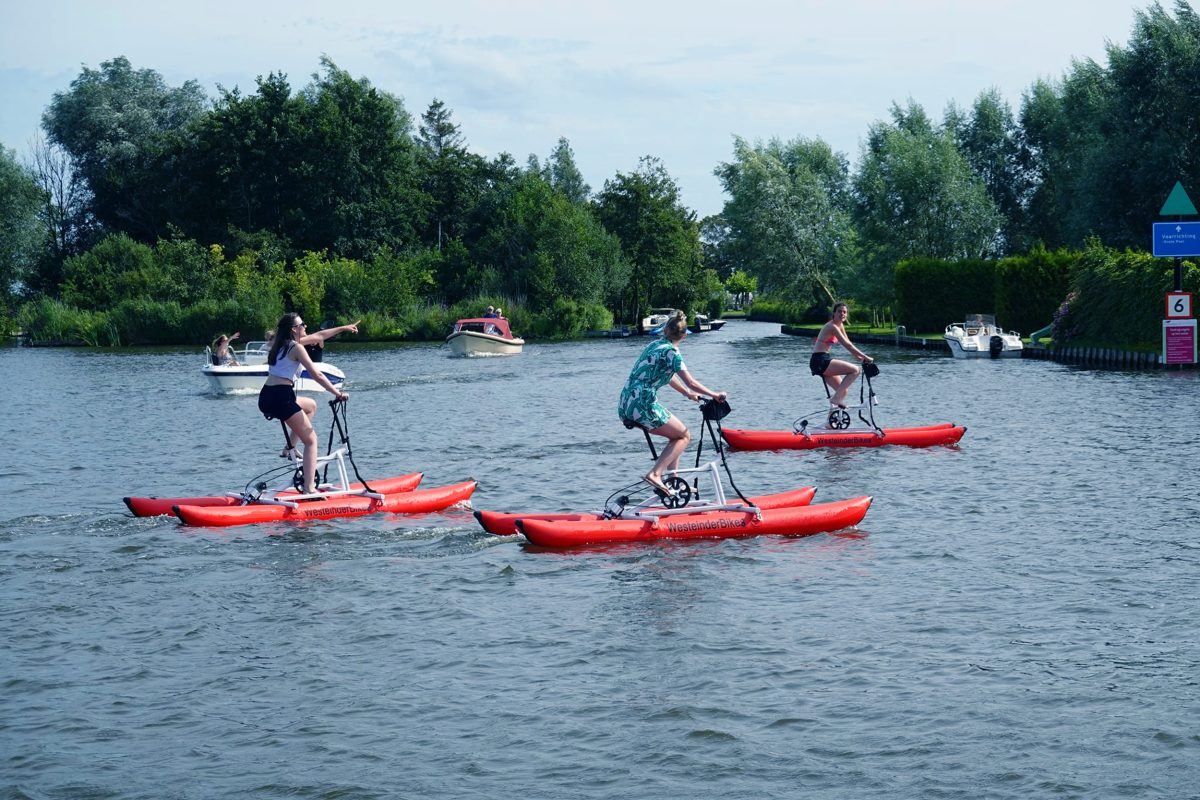 Waterfietsen op de Westeinderplassen