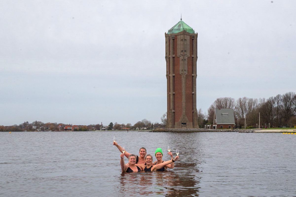 Nieuwjaarsduik Westeinderplassen